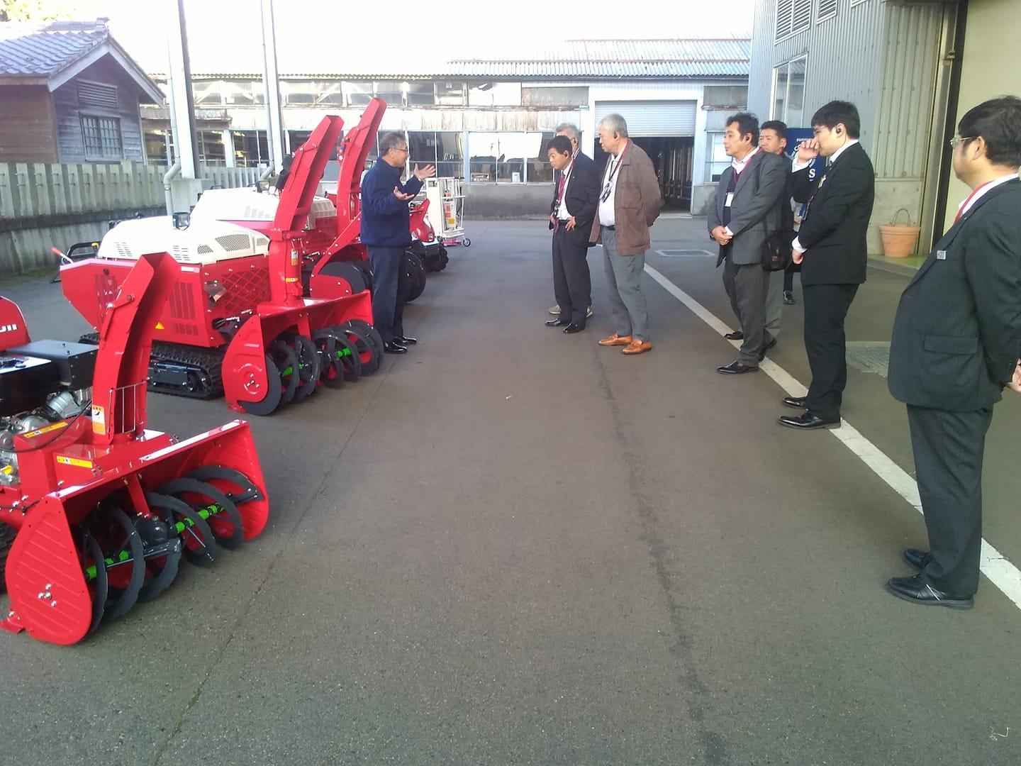 ����Љ�@SECTIONALl I